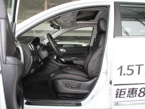 2017款经典版 1.5T 自动两驱都市型 前排空间
