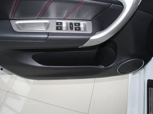 2017款经典版 1.5T 自动两驱都市型 前门储物空间