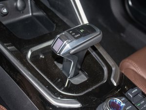 2017款全新 蓝标 2.0T 自动风尚型 换挡杆