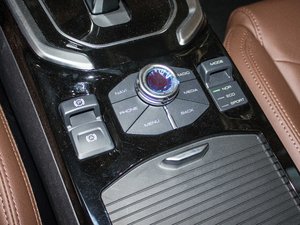 2017款全新 蓝标 2.0T 自动风尚型 中控区