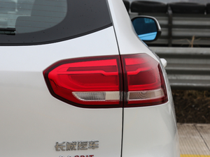 2017款全新 红标 2.0T 自动智尚型 尾灯