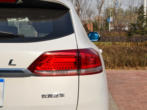 2017款全新 蓝标 1.5T 自动领尚型 尾灯