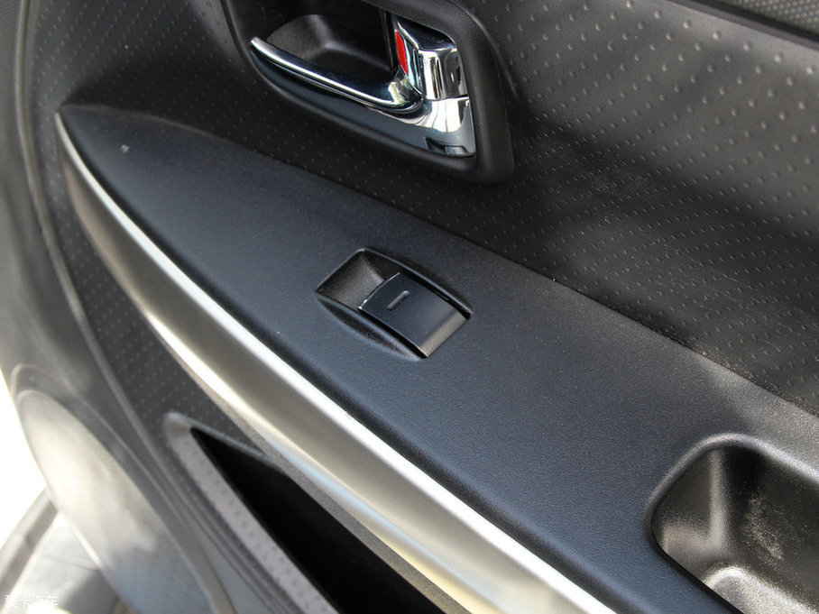 2017�����H1 �t�� 1.5L AMT���m��