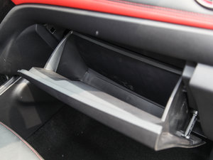 2017款蓝标 1.5L 自动标准型 手套箱