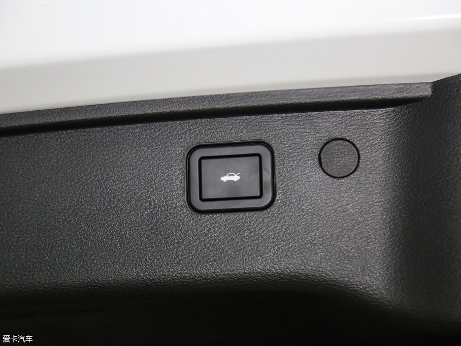 2017�����H7 L �{�� 2.0T �ԄӺ��A��