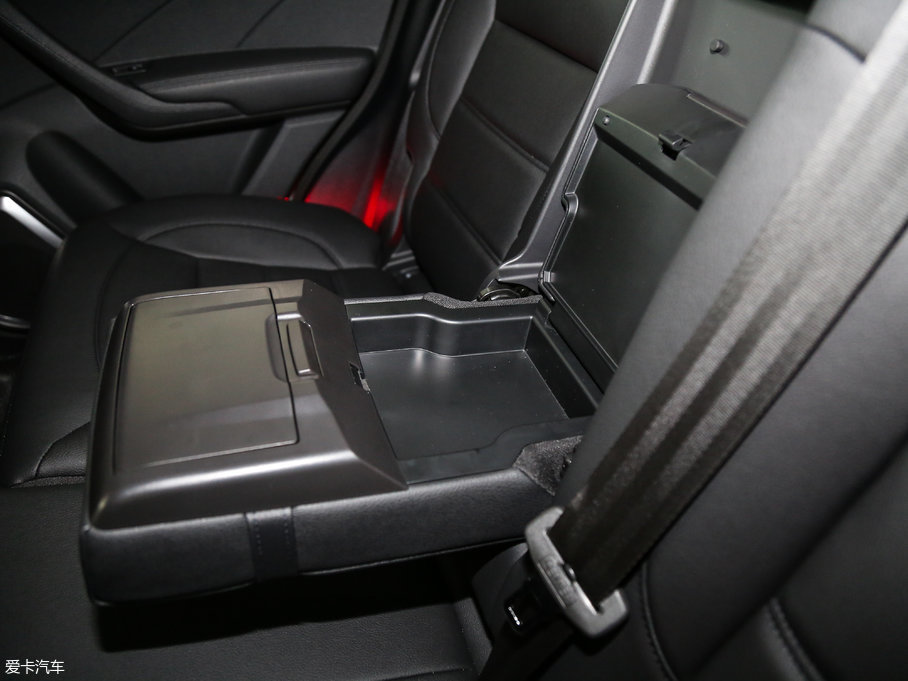 2017�����H7 L �{�� 2.0T �ԄӺ��A��