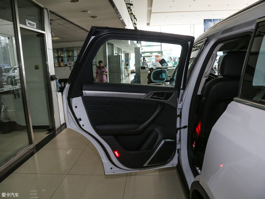 2017�����H7 L �{�� 2.0T �ԄӺ��A��