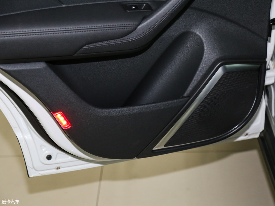 2017�����H7 L �{�� 2.0T �ԄӺ��A��