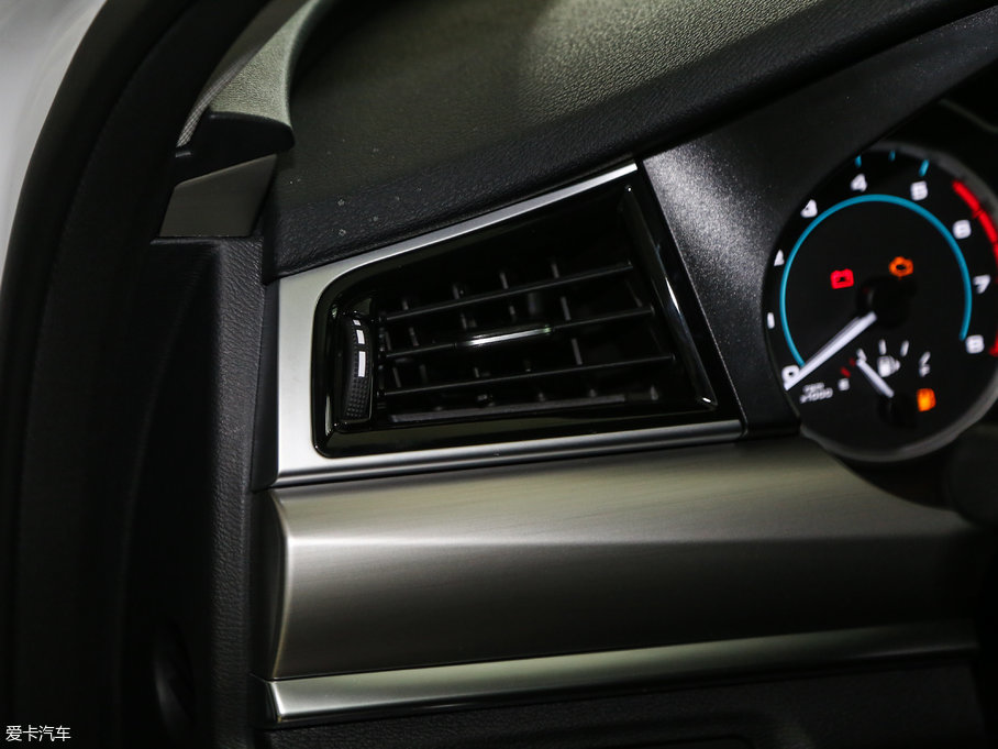 2017H7 L { 2.0T ԄӺA