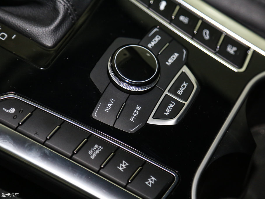 2017�����H7 L �{�� 2.0T �ԄӺ��A��