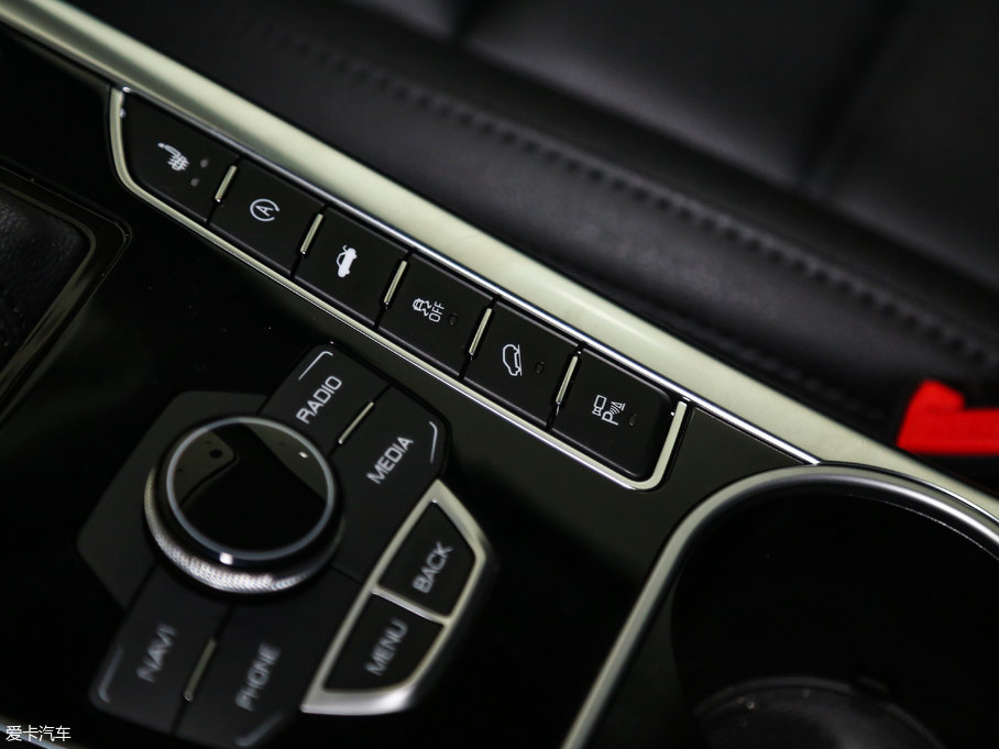 2017�����H7 L �{�� 2.0T �ԄӺ��A��