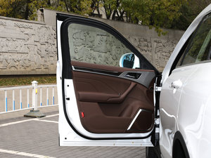 2017L { 2.0T ԄF {λ܇T