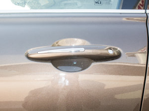 2017L { 2.0T ԄӺA {T