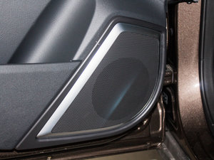 2017L { 2.0T ԄӺA g