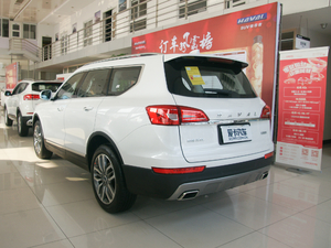 2017款L 红标 2.0T 自动尊贵型 左后45度