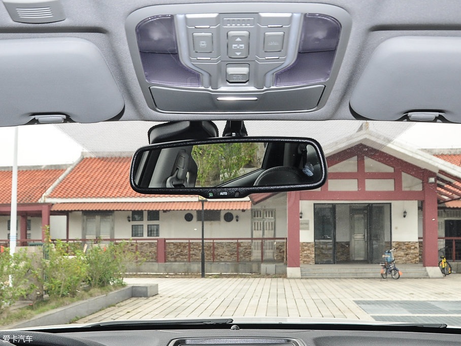 2017�����H6 Coupe �t�� 2.0T �p�x�σ��(q��)��Ӣ��