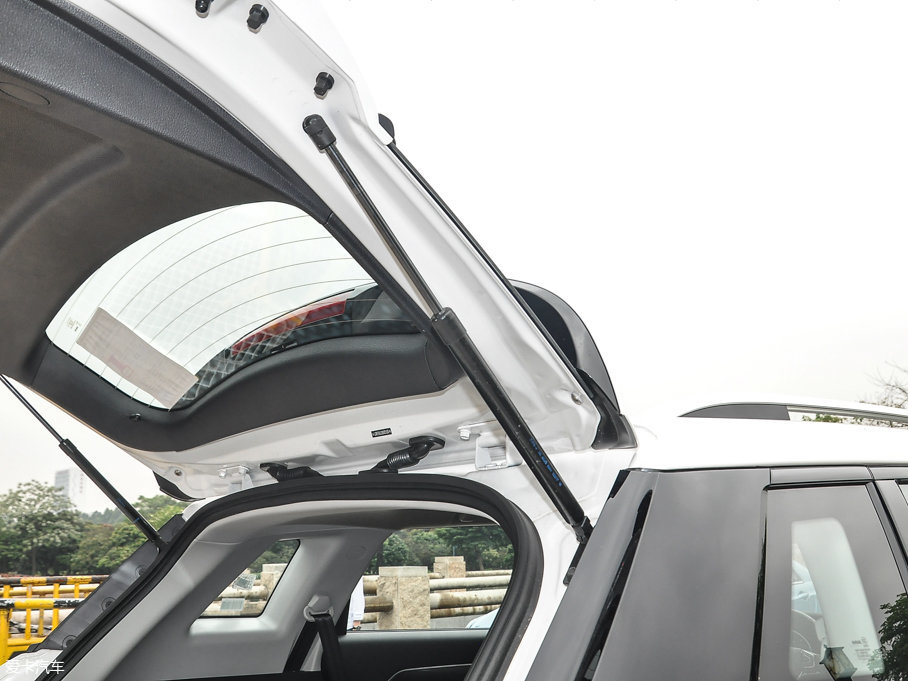 2017�����H6 Coupe �t�� 2.0T �p�x�σ�򌾫Ӣ��