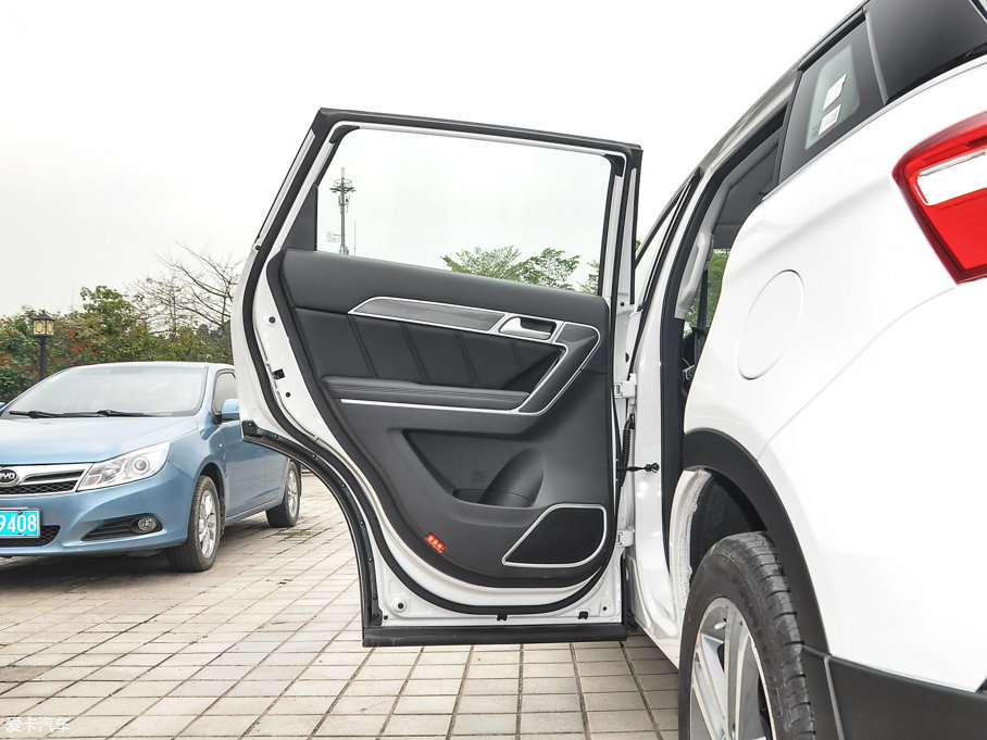 2017�����H6 Coupe �t�� 2.0T �p�x�σ�򌾫Ӣ��