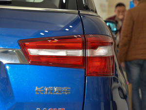 2017款红标 2.0T 手动两驱精英型 尾灯