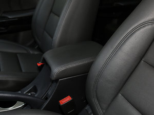 2018款经典版 2.0T 手动两驱精英型 汽油 中央扶手箱