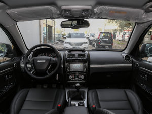 2018款经典版 2.0T 手动两驱精英型 汽油 内饰全景