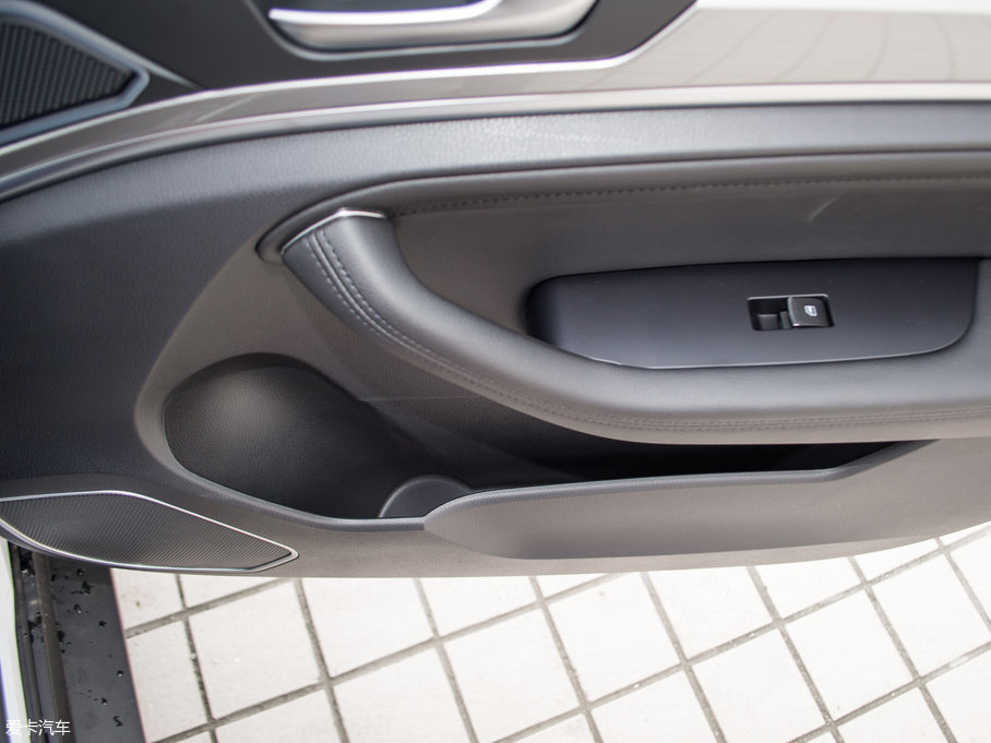 2018H6 { \Ӱ1.5T քӃ򌾫Ӣ