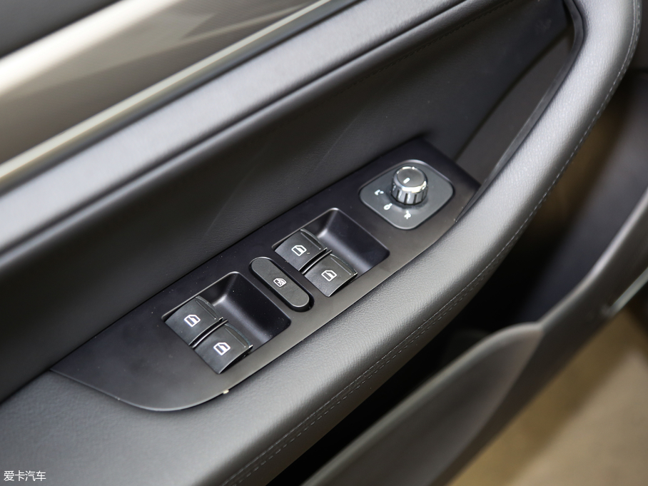 2018H6 { \Ӱ1.5T քӃ򌾫Ӣ