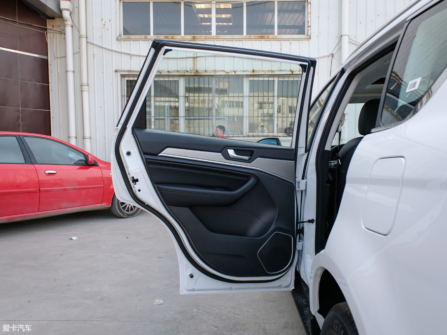 2018H6 { \Ӱ1.5T ԄӃ򌾫Ӣ