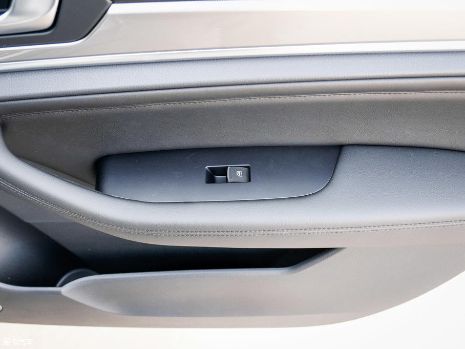 2018H6 { \Ӱ1.5T ԄӃ򌾫Ӣ