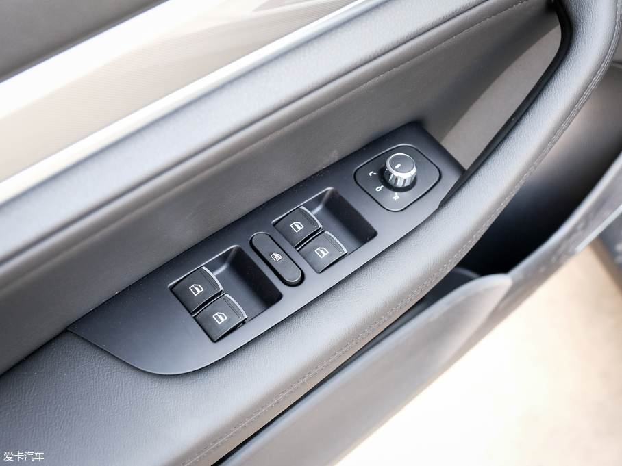 2018H6 { \Ӱ1.5T ԄӃ(q)Ӣ