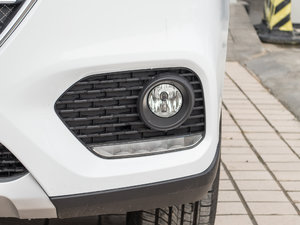 2018款蓝标 运动版1.5T 手动两驱精英型 前雾灯