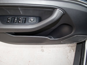 2018款蓝标 运动版1.5T 手动两驱精英型 前门储物空间