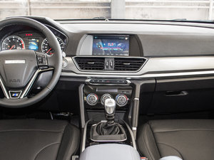 2018款蓝标 运动版1.5T 手动两驱精英型 中控台