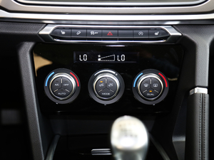 2018款蓝标 运动版1.5T 手动两驱精英型 中控区