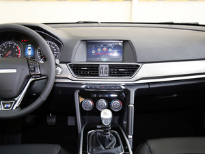 2018款蓝标 运动版1.5T 手动两驱精英型 中控区