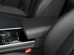 2018款运动版 1.5T 手动两驱精英型 中央扶手箱
