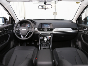 2018款运动版 1.5T 手动两驱精英型 内饰全景