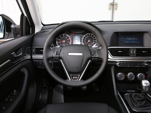 2018款运动版 1.5T 手动两驱精英型 方向盘