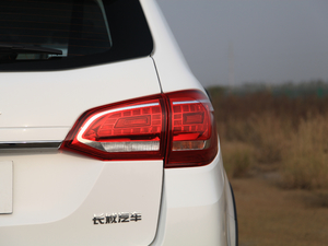 2018款运动版 1.5T 自动两驱精英型 尾灯
