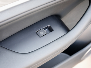 2018{ \Ӱ1.5T ԄӃ򌾫Ӣ g