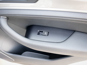 2018{ \Ӱ1.5T ԄӃ򌾫Ӣ g