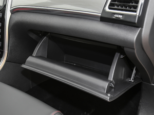 2018款红标 1.5T 手动精英型 手套箱