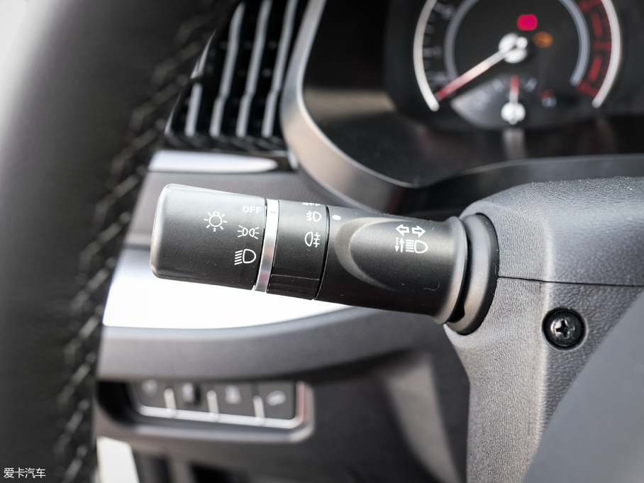 2018�����H2s �{�� 1.5T �քӾ�Ӣ��