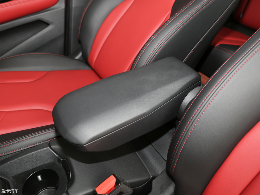 2018�����H2s �{�� 1.5T �ԄӺ��A��