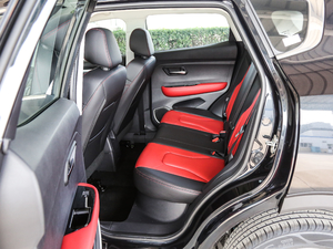 2018款蓝标 1.5T 手动精英型 后排空间