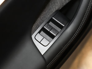 2021款Model S 三电机全轮驱动 Plaid版