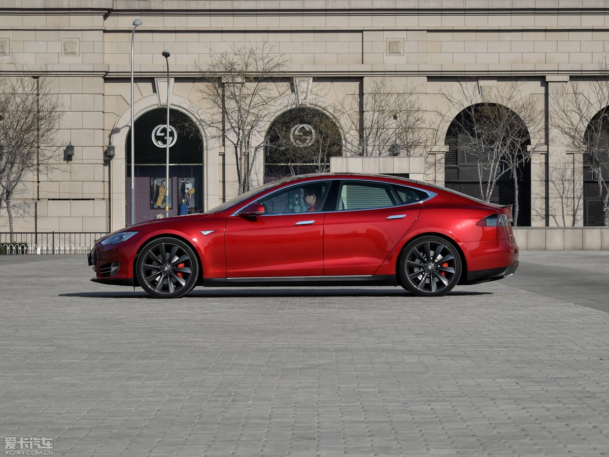 2014MODEL S P85
