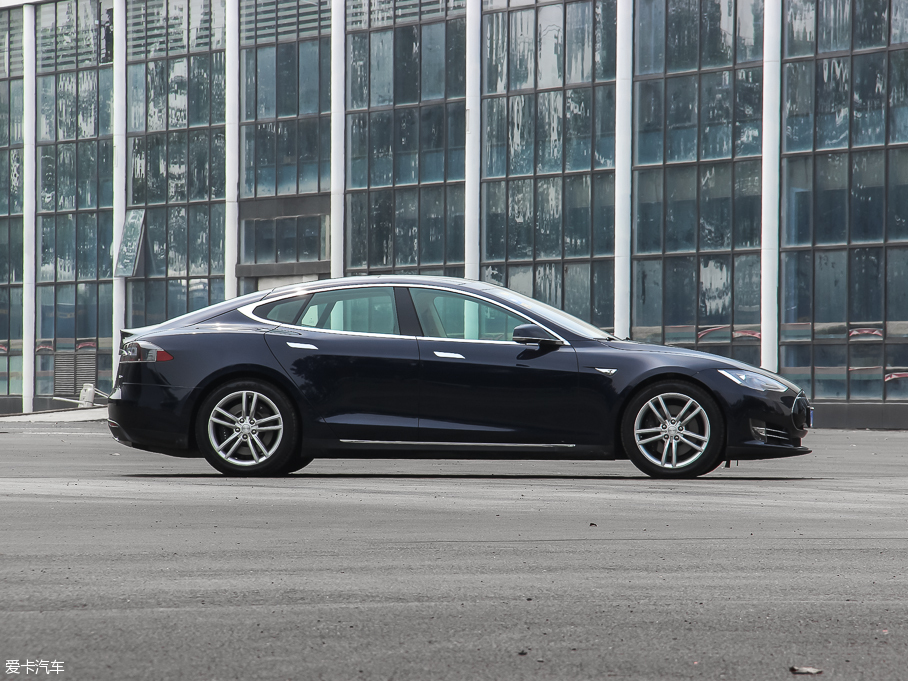 2015MODEL S 85D