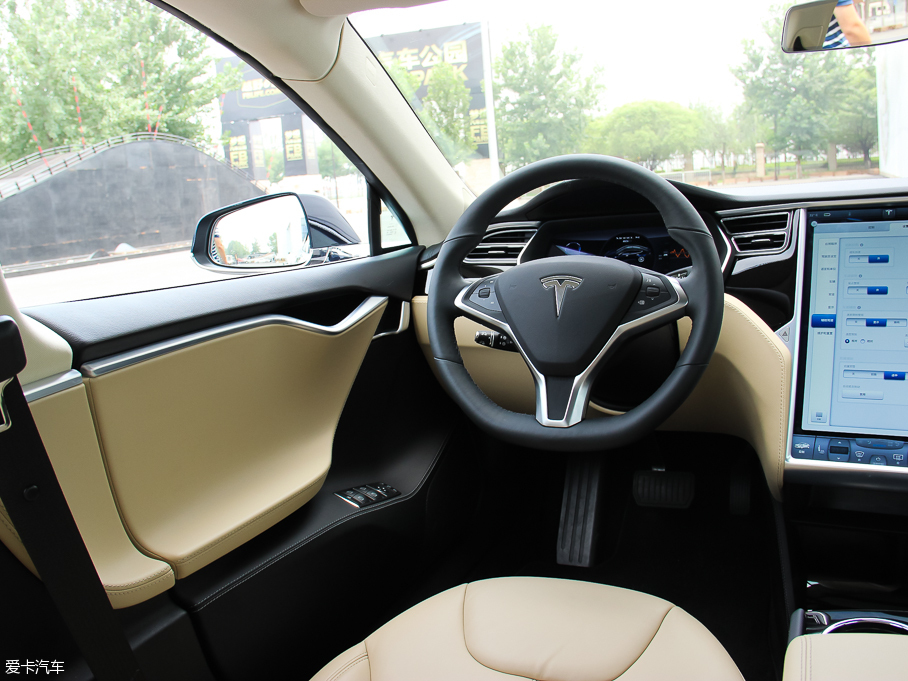 2015MODEL S 85D