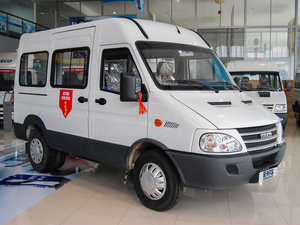 2012款2.5L A32 6座 整体外观